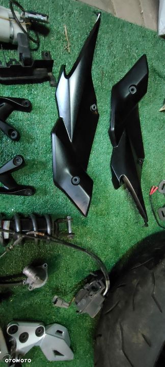 SUZUKI GSR 750 Stelaż felga dekiel set półka mocowanie tablicy tłumik - 4