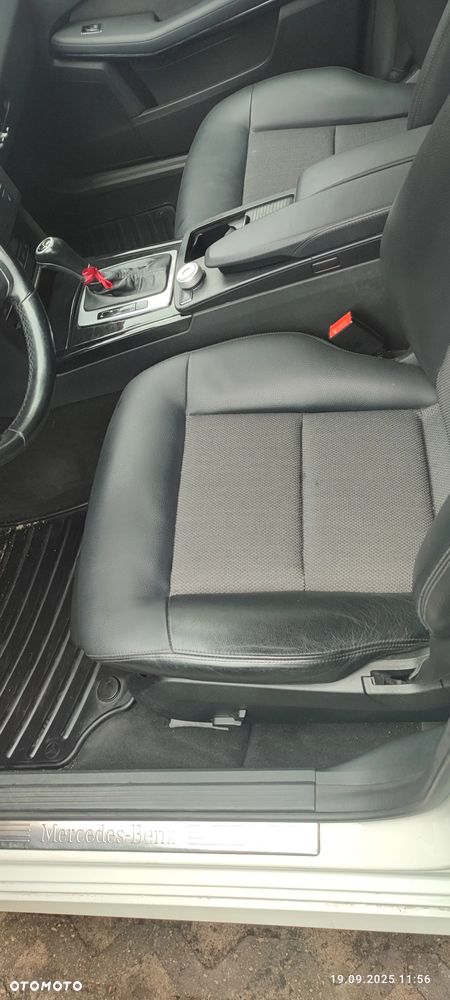 Mercedes-Benz Klasa E 220 CDI DPF BlueEFFICIENCY Automatik Avantgarde - 32