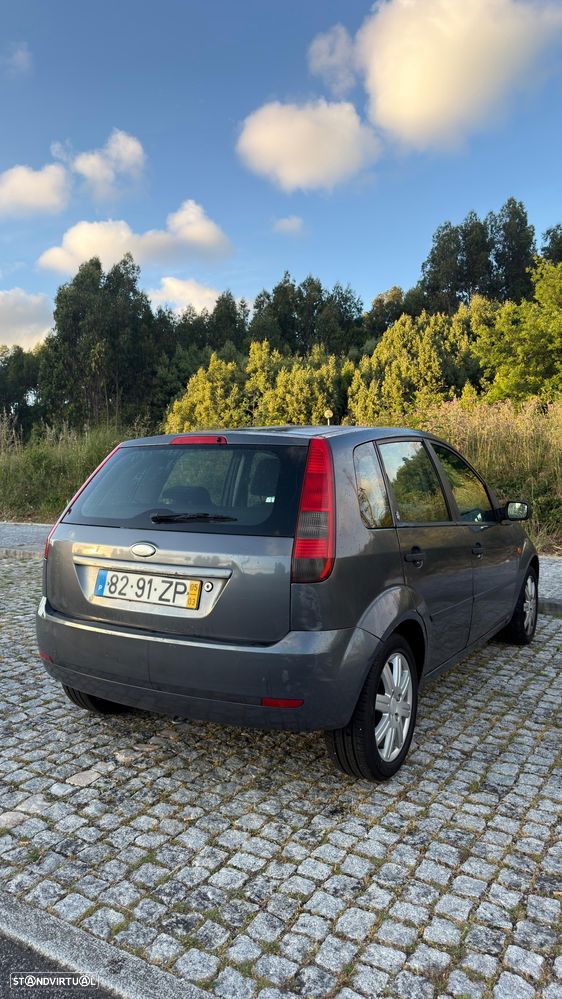Ford Fiesta 1.25 Ghia - 6
