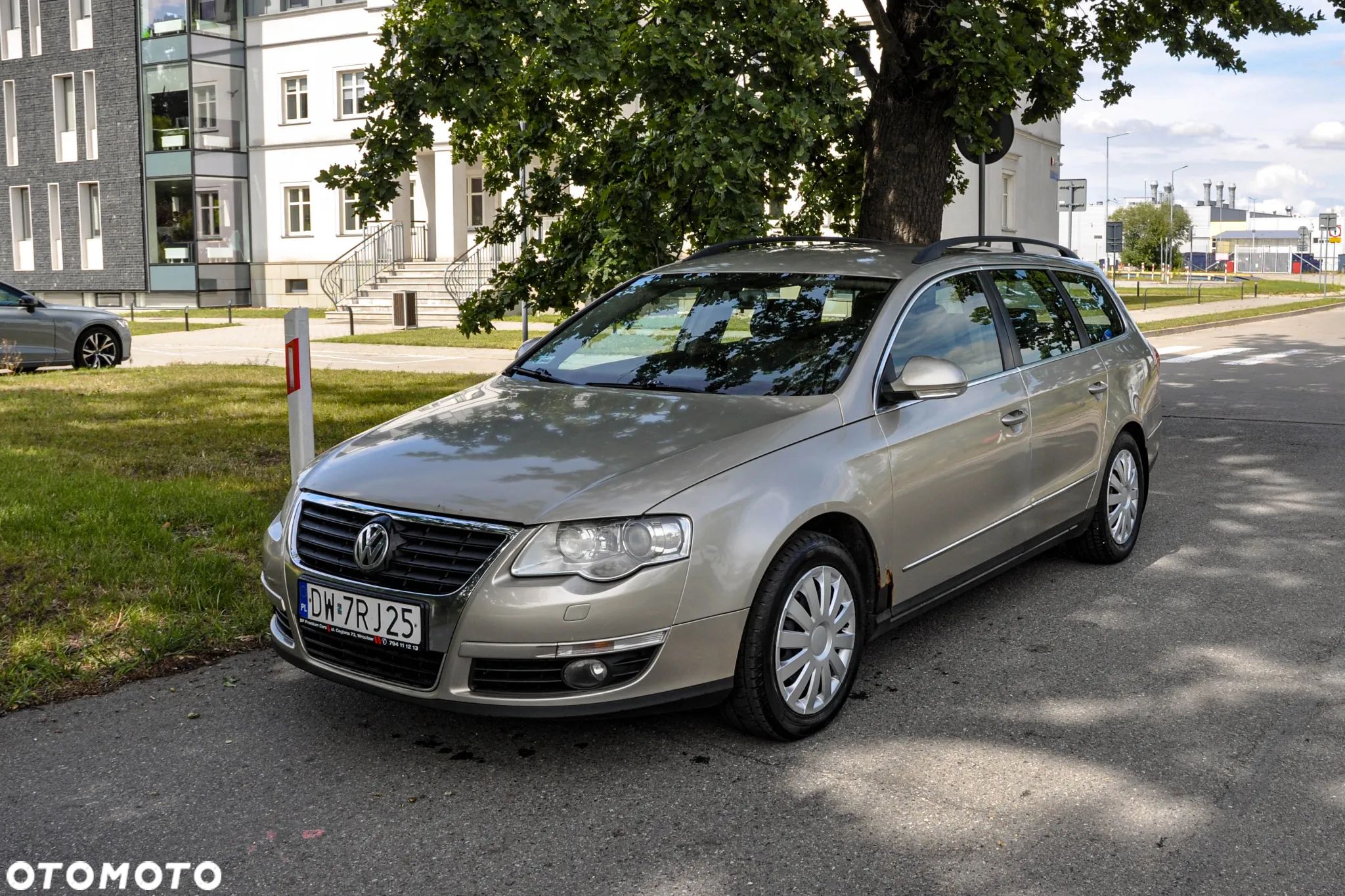 Volkswagen Passat - 1