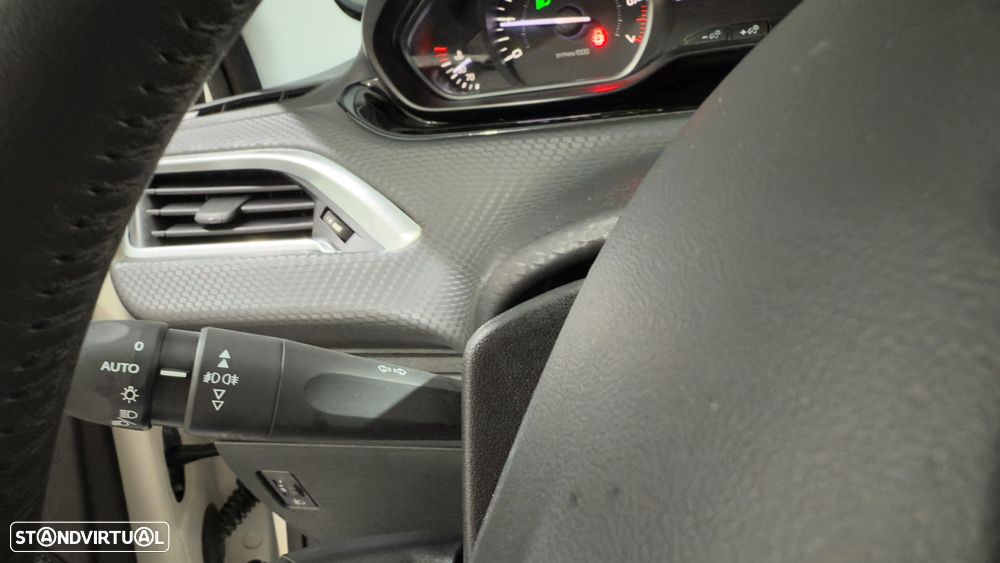 Peugeot 208 1.2 PureTech Signature - 26