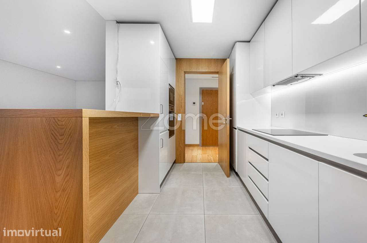 Apartamento T2 com Varanda e Lugar de Garagem - Grande imagem: 5/21
