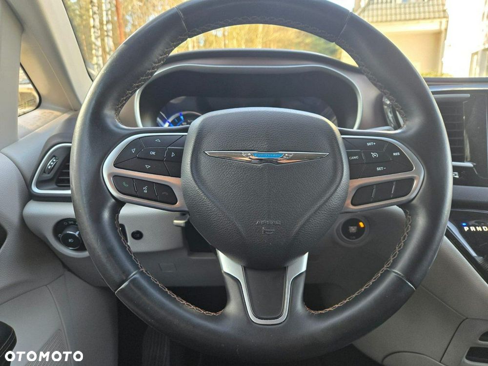 Chrysler Pacifica - 16