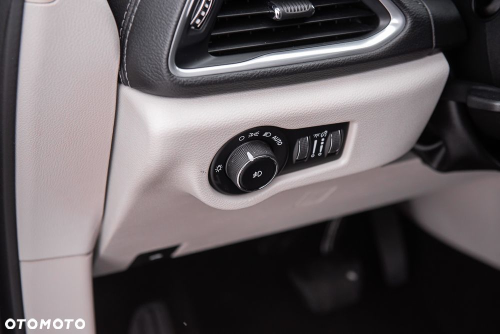 Chrysler Pacifica - 17