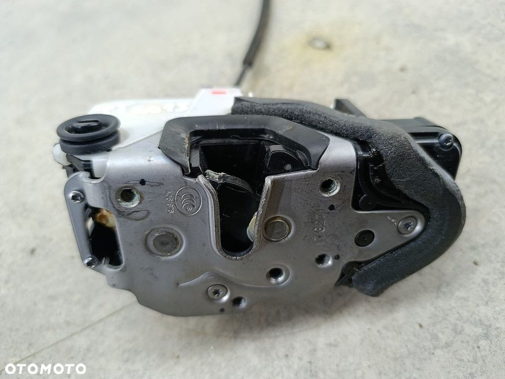 ZAMEK DRZWI PRAWY TYŁ OPEL MOKKA I X 13579546MT - 6