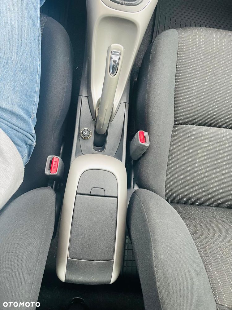 Toyota Auris 1.6 VVT-i Team - 11