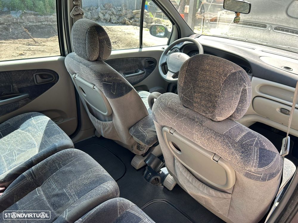 Renault Mégane Scénic - 8