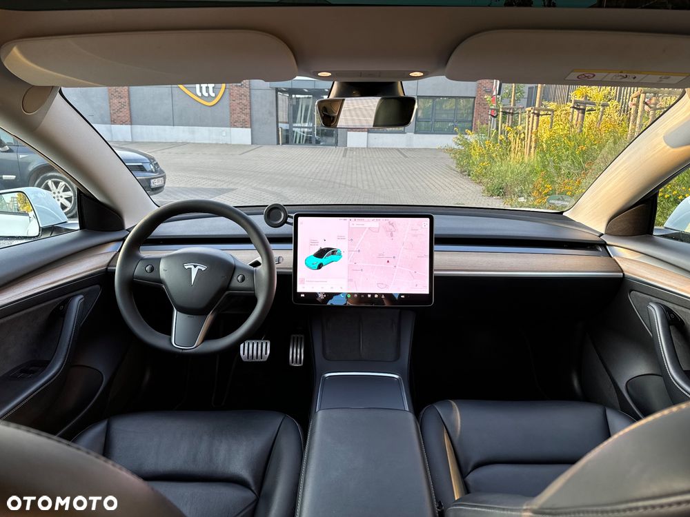 Tesla Model 3 - 13