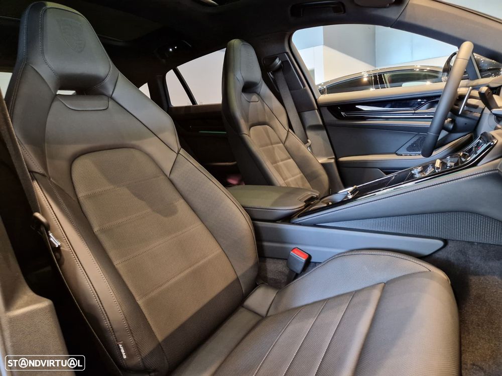 Porsche Panamera 4 E-Hybrid - 22