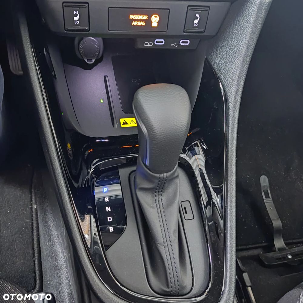 Toyota Yaris Hybrid 1.5 Style - 19