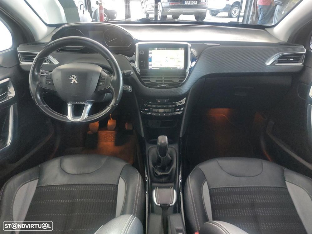 Peugeot 2008 1.2 PureTech Allure - 23