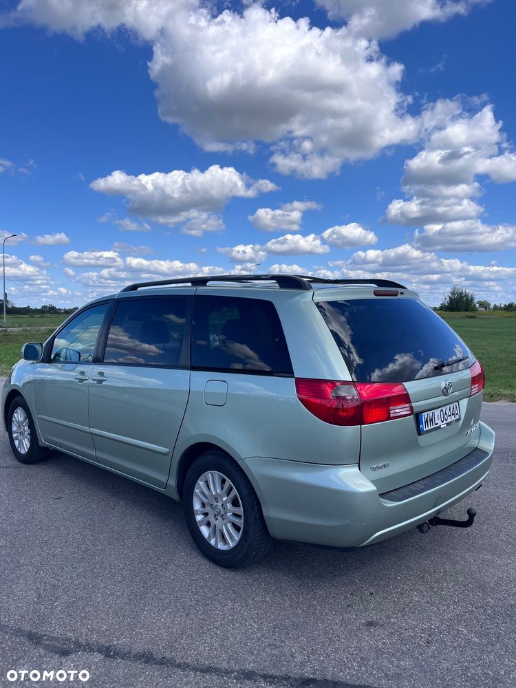 Toyota Sienna - 4