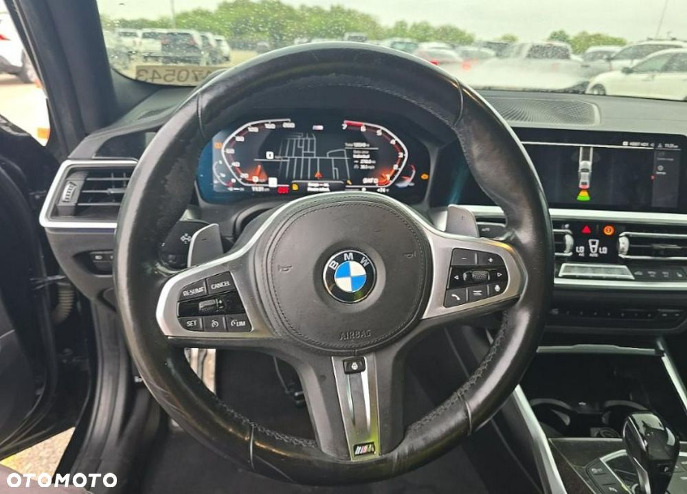 BMW Seria 3 330i M Sport - 8