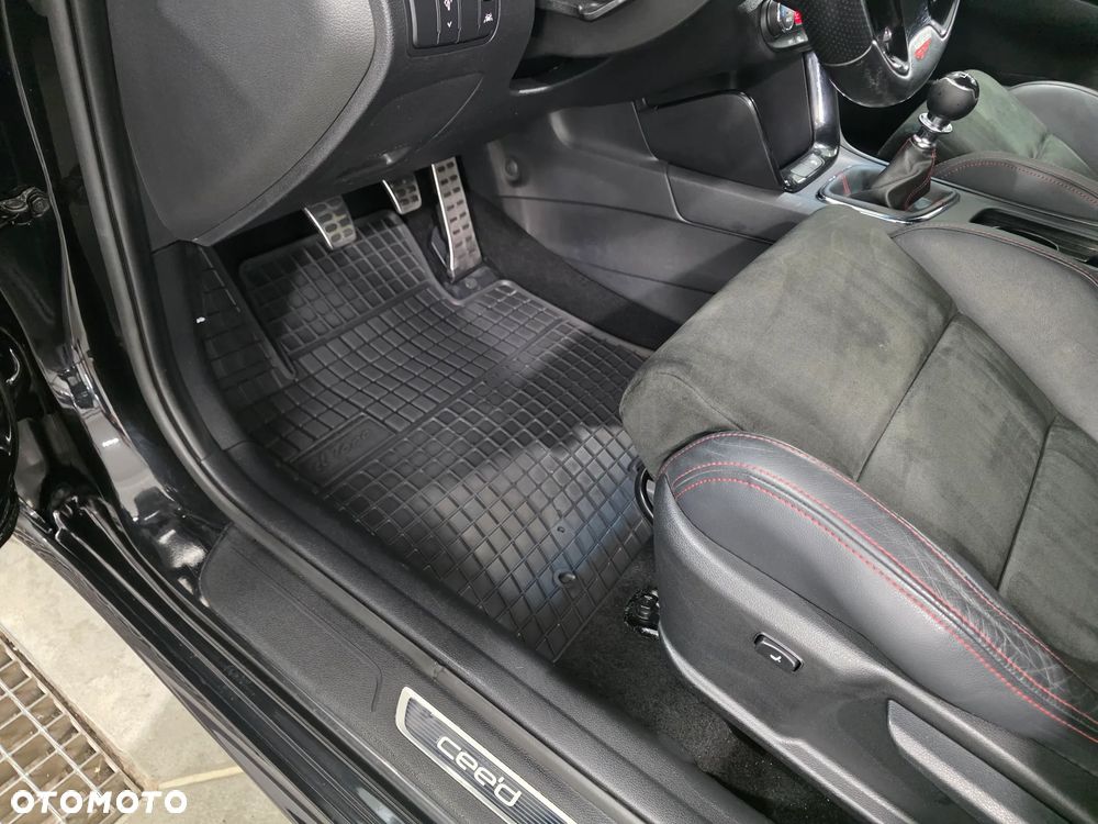 Kia Ceed 1.6 T-GDI GT - 28
