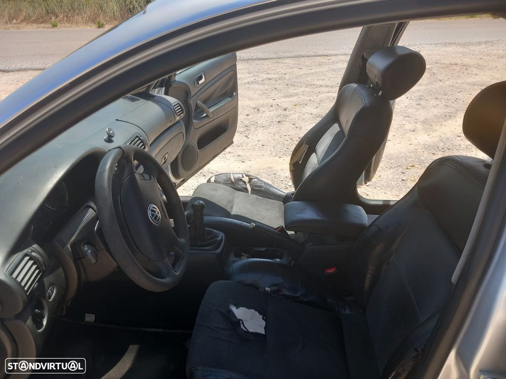 VW Passat 1.9 TDi Highline - 4