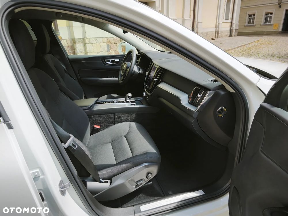 Volvo XC 60 B4 B Momentum Pro - 12