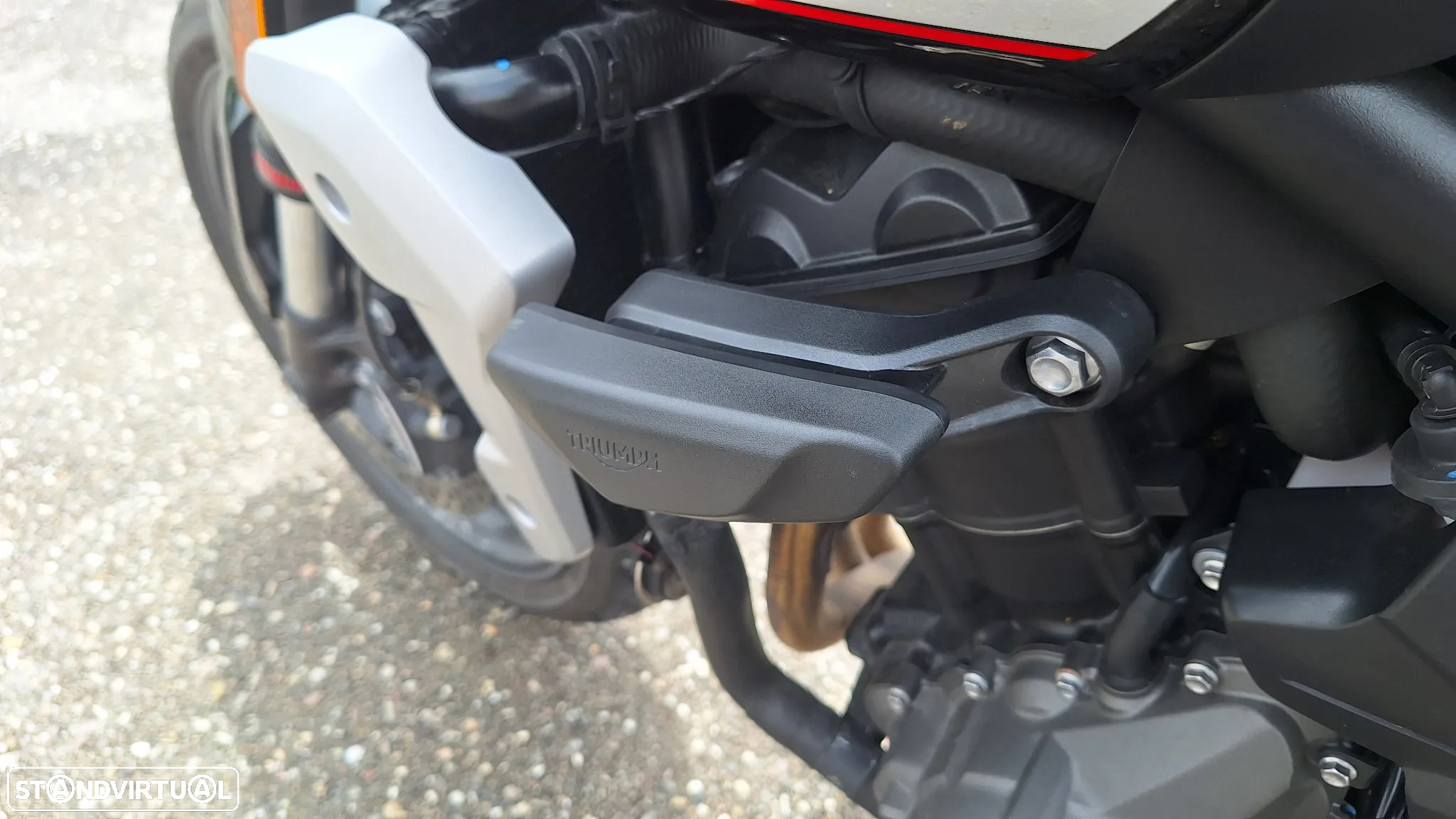 Triumph Trident - 9