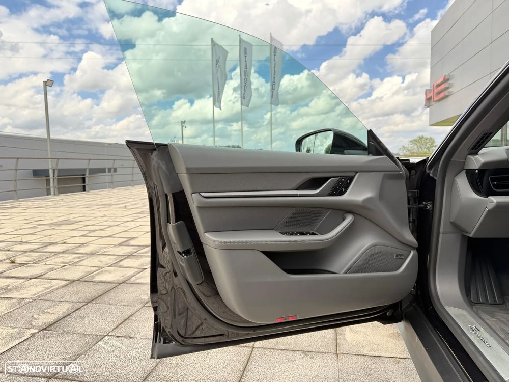 Porsche Taycan Sport Turismo - 13