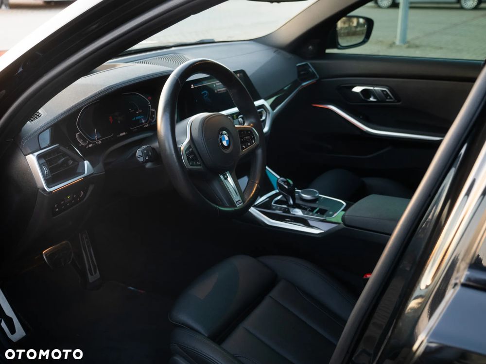 BMW Seria 3 330e M Sport - 18