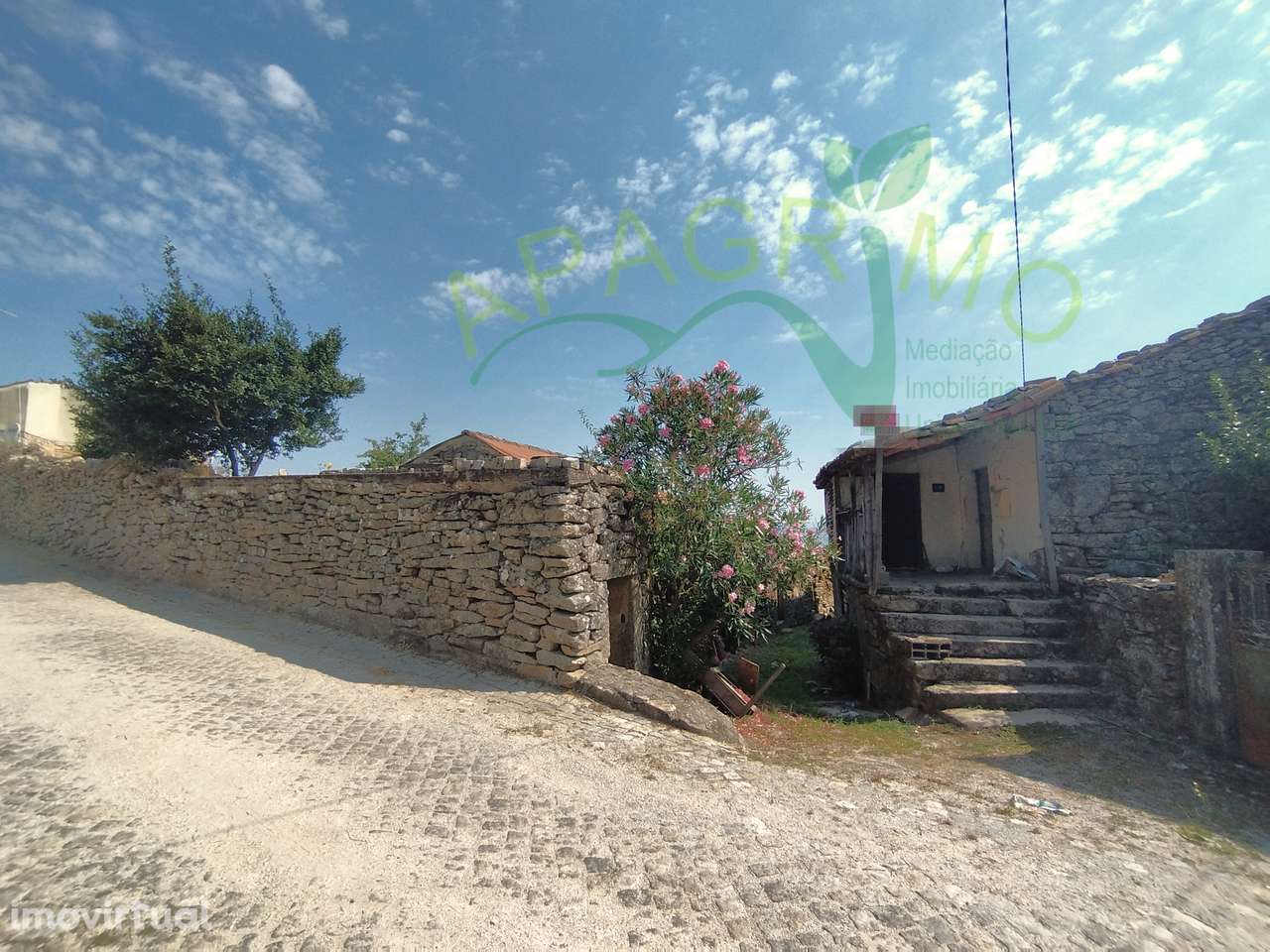 Moradia para reconstrução em Penela da Beira - Grande imagem: 3/24