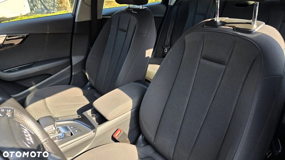 Audi A4 Limousine - 16