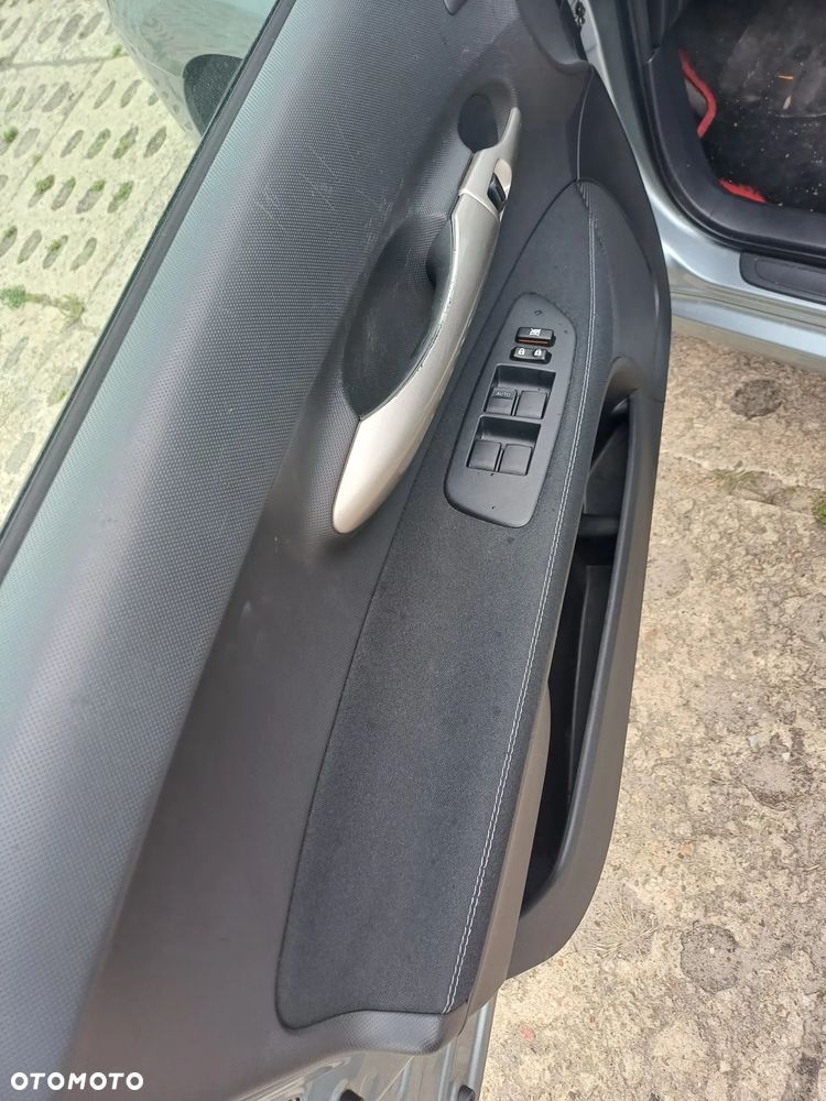 Toyota Auris 1.6 Premium + - 8