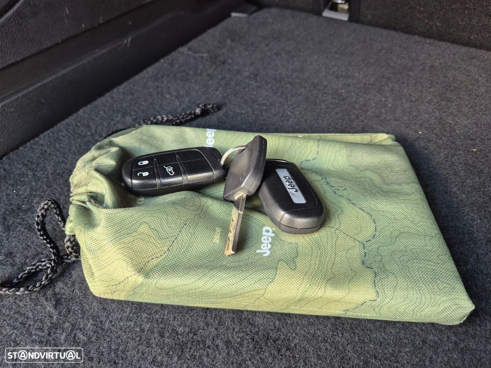 Jeep Renegade 1.3 T Night Eagle DCT - 42