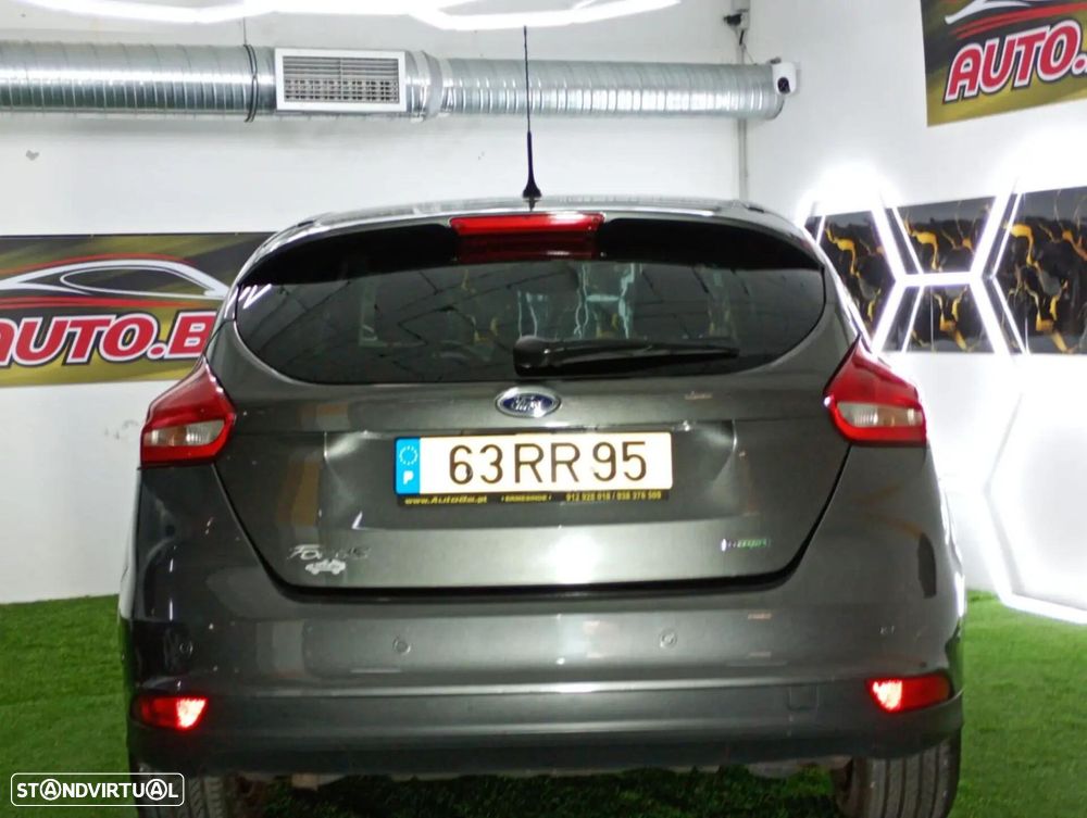 Ford Focus - 32