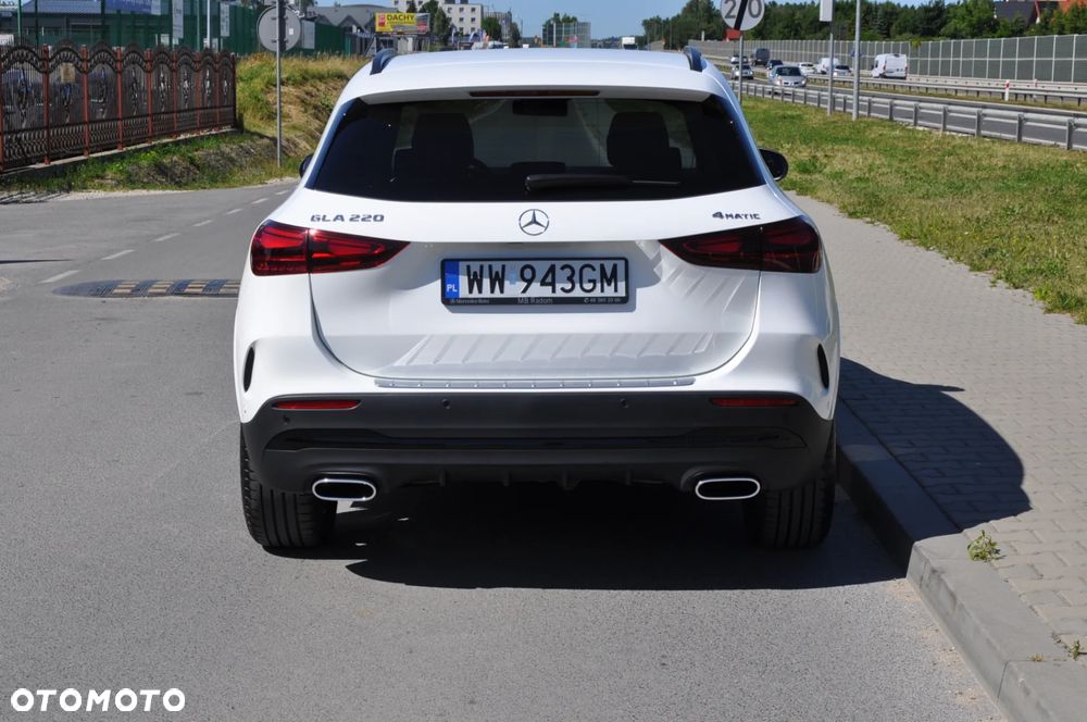 Mercedes-Benz GLA - 27