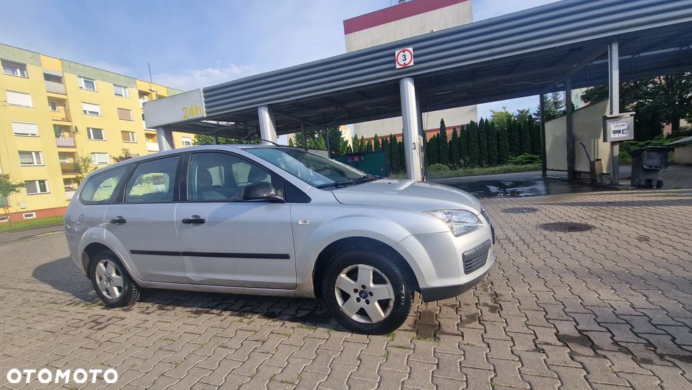 Ford Focus 1.6 Ghia - 2