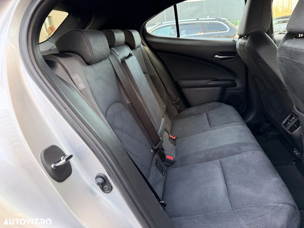 Lexus UX 250h E-FOUR Business - 23