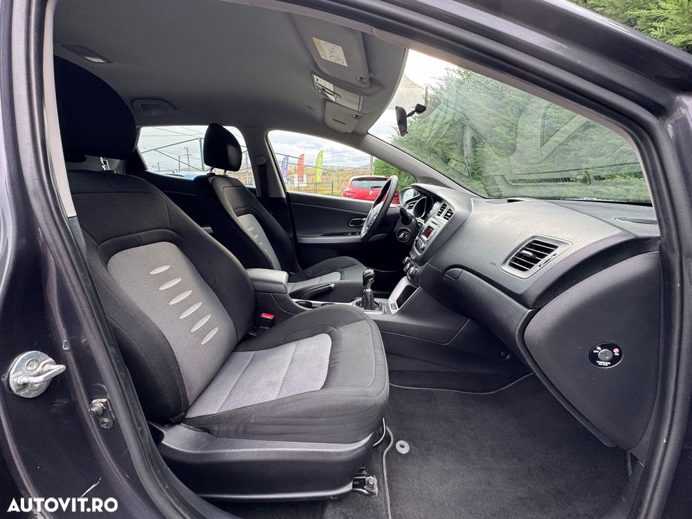 Kia Ceed 1.6 CRDi 128 Fifa World Cup Edition - 17