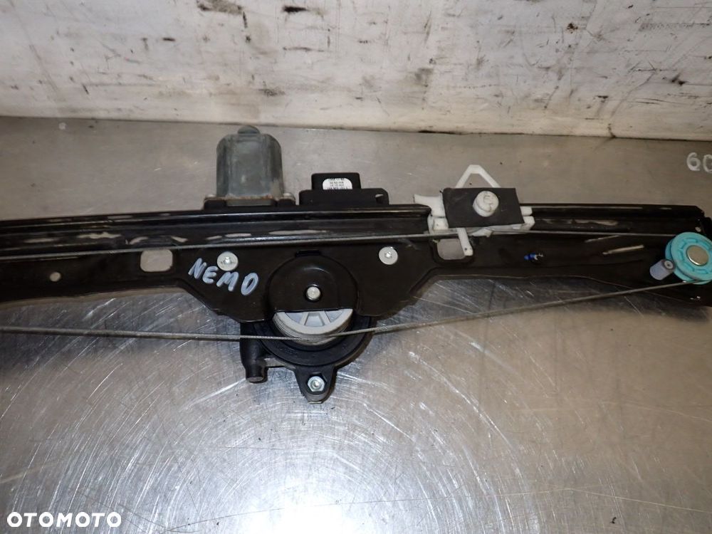 PODNOŚNIK SZYB PRAWY PRZÓD CITROEN NEMO 1.4 - 4