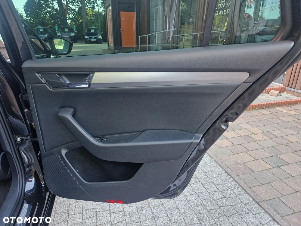 Skoda Superb Combi 1.6 TDI GreenLine - 34
