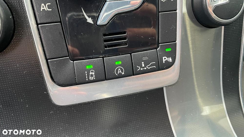 Volvo V60 D4 R-Design - 11