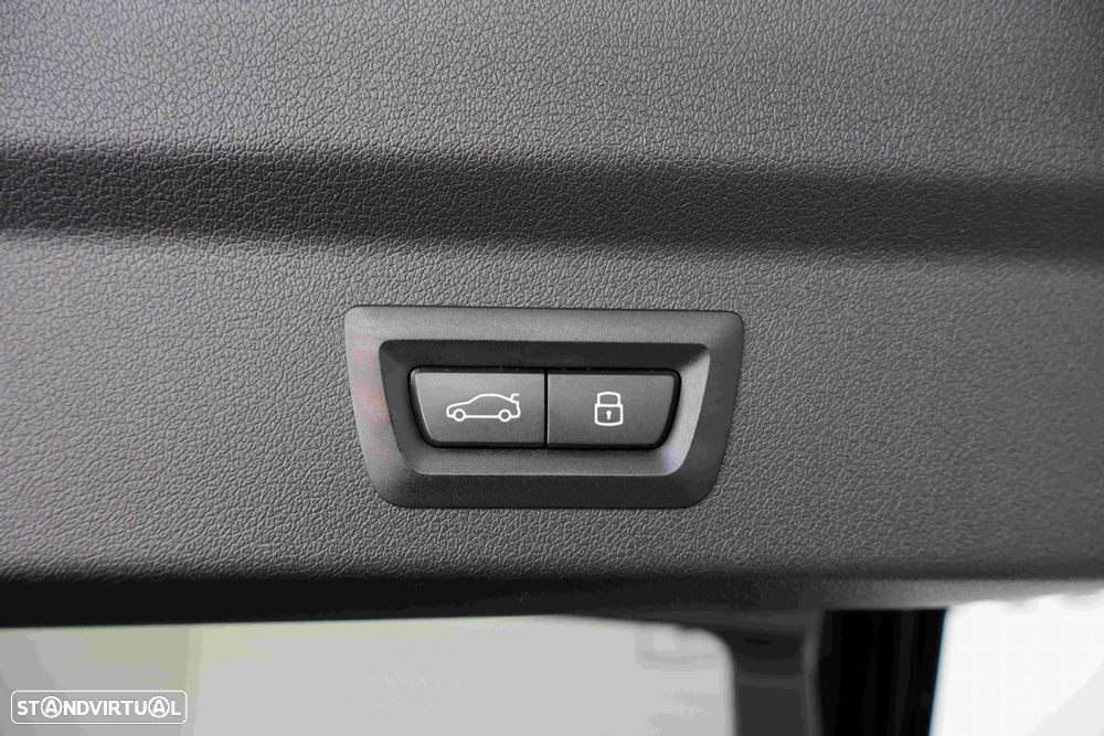 BMW iX2 eDrive20 Pack Desportivo M - 16