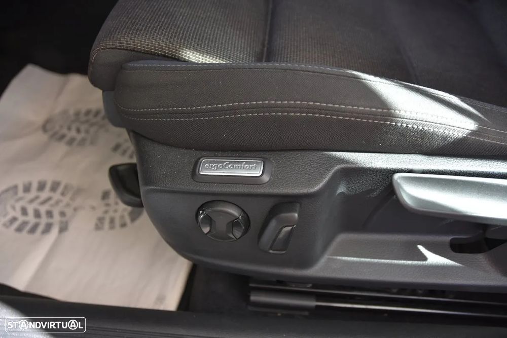 VW Passat 1.6 TDI Confortline - 11