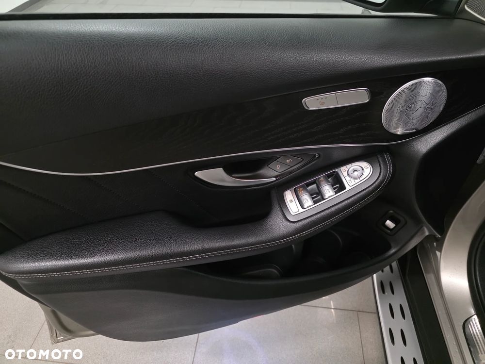 Mercedes-Benz GLC 250 4Matic 9G-TRONIC AMG Line - 24