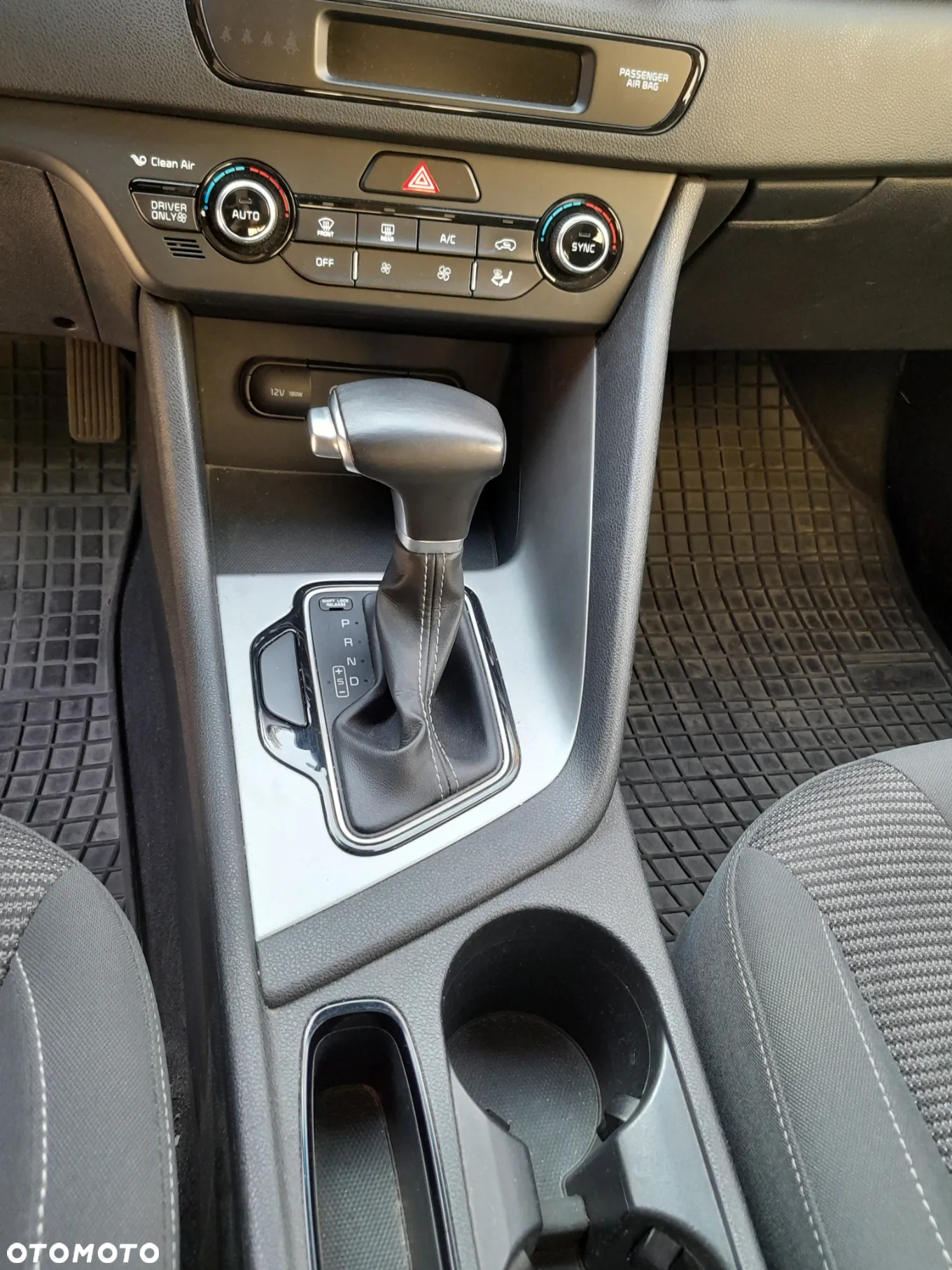 Kia Niro 1.6 GDI Hybrid M - 24