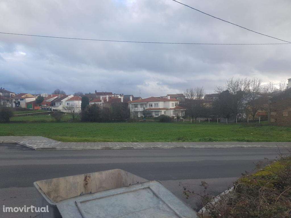 Vende-se terreno no Centro do Sabugal - Grande imagem: 4/7