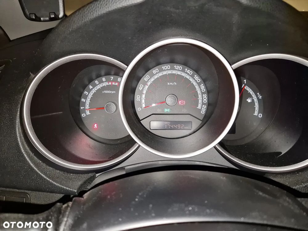 Kia Venga 1.6 M - 10