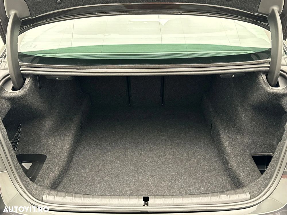 BMW Seria 5 518d AT MHEV - 40