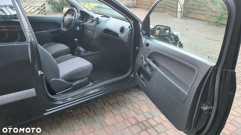 Ford Fiesta 1.3 Ambiente - 22