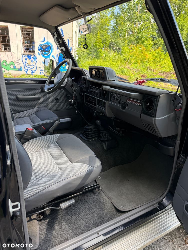 Toyota Land Cruiser LJ70 - 10