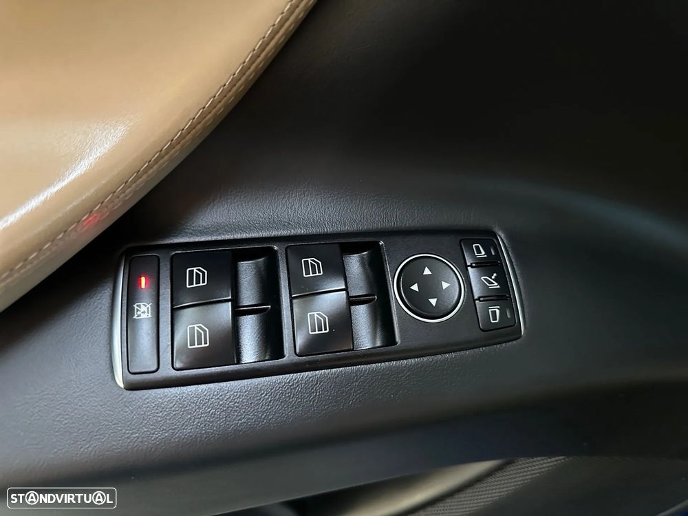 Tesla Model X 90D - 14