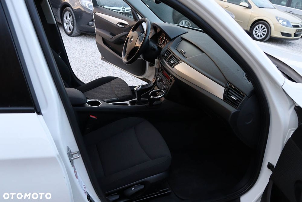 BMW X1 sDrive18d xLine - 22