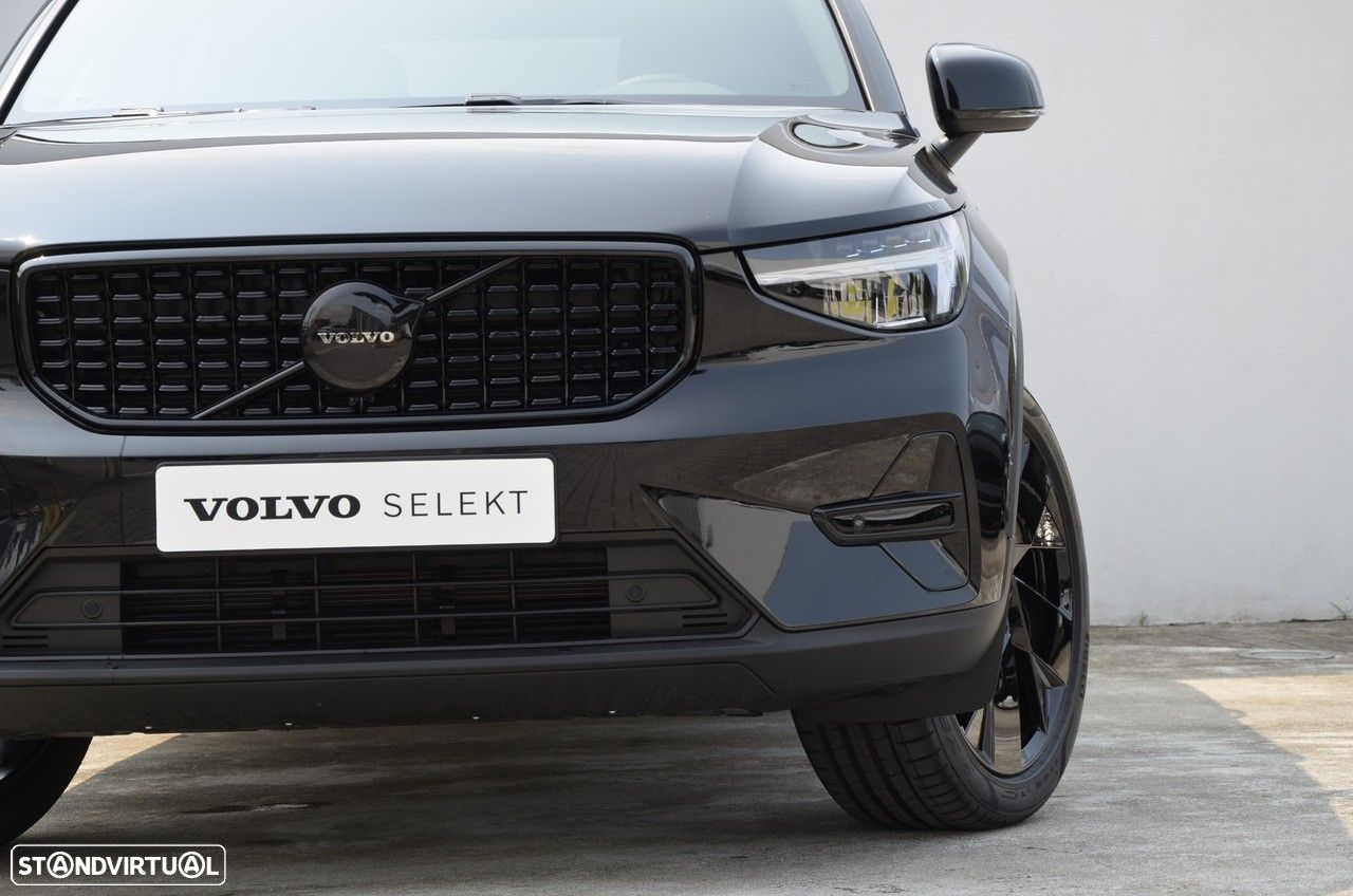 Volvo XC 40 2.0 B3 Black Edition - 24