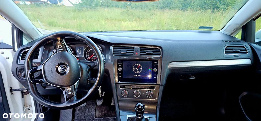 Volkswagen Golf 1.6 TDI BMT Comfortline - 11