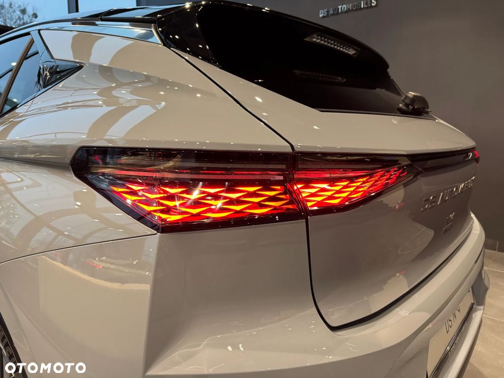 DS Automobiles N°4 E-Tense 58.3kWh Étoile Alcantara - 24