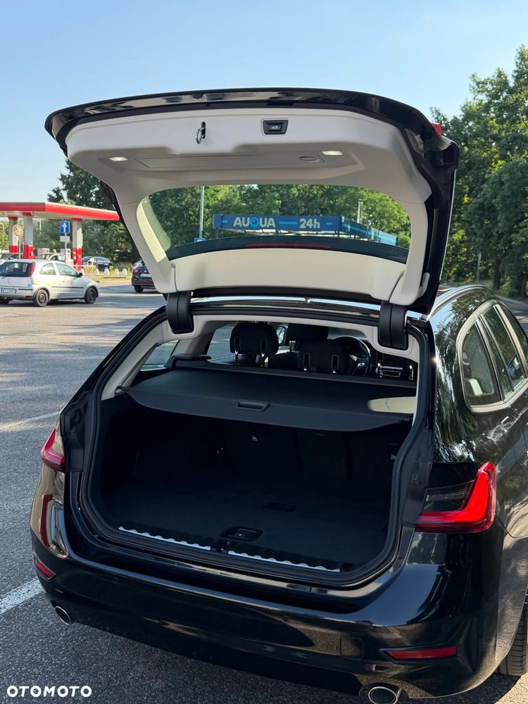 BMW Seria 3 318d mHEV - 35